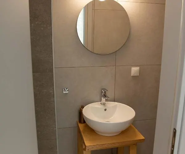 아파트 The Back Yard