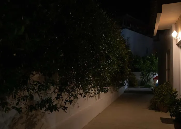 아파트 The Back Yard *