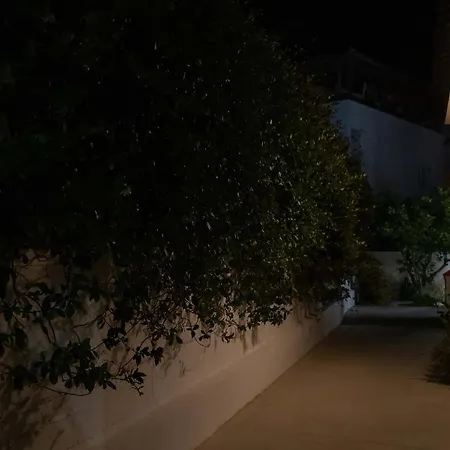 דירה The Back Yard *